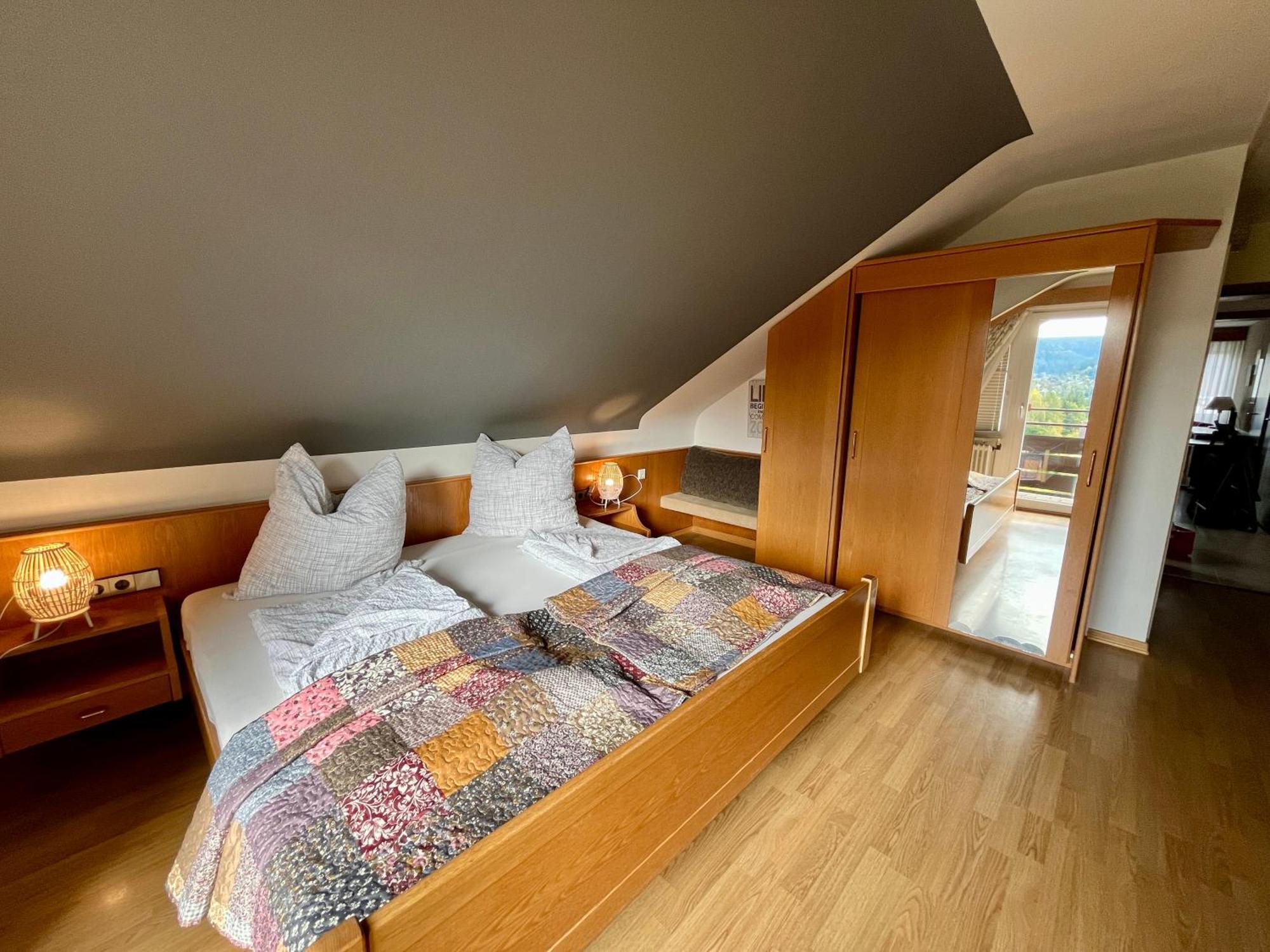 B&B Apart Hotel Goldener Hahn - Nahe An Gartenschau Tal X Baiersbronn Værelse billede